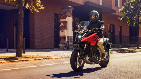 NC 750X na cidade